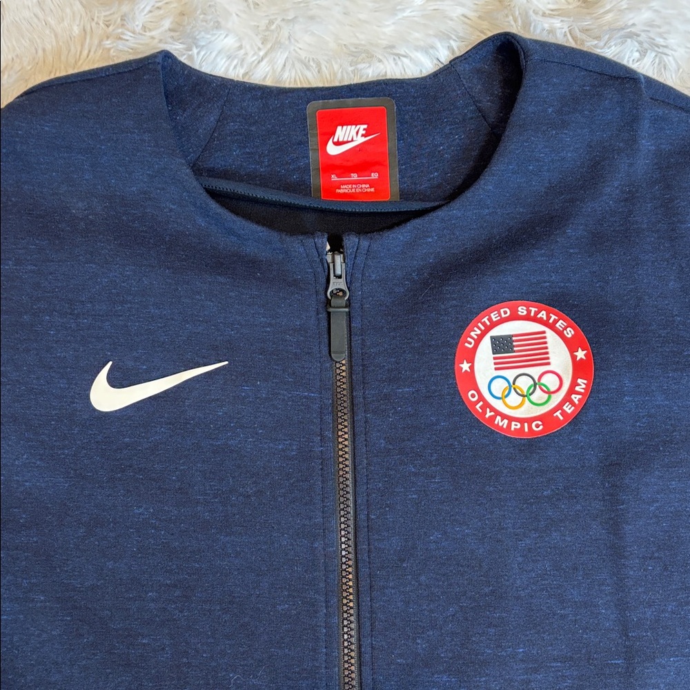 Nike USA Olympic Team Flag Patch Full Zip Tech Fleece Jacket Womens
XLNavy Blue - Picture 3 of 12